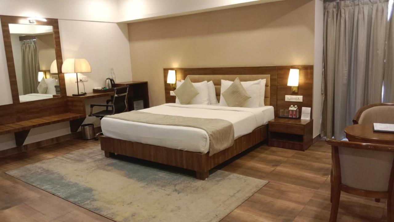 เดอะ เฟิร์น เรซิเดนซี ภูช Hotel ภุช ภายนอก รูปภาพ