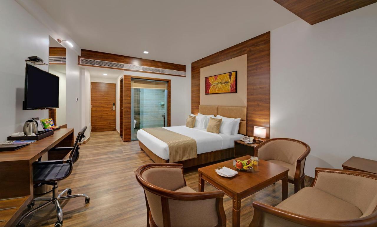 เดอะ เฟิร์น เรซิเดนซี ภูช Hotel ภุช ภายนอก รูปภาพ